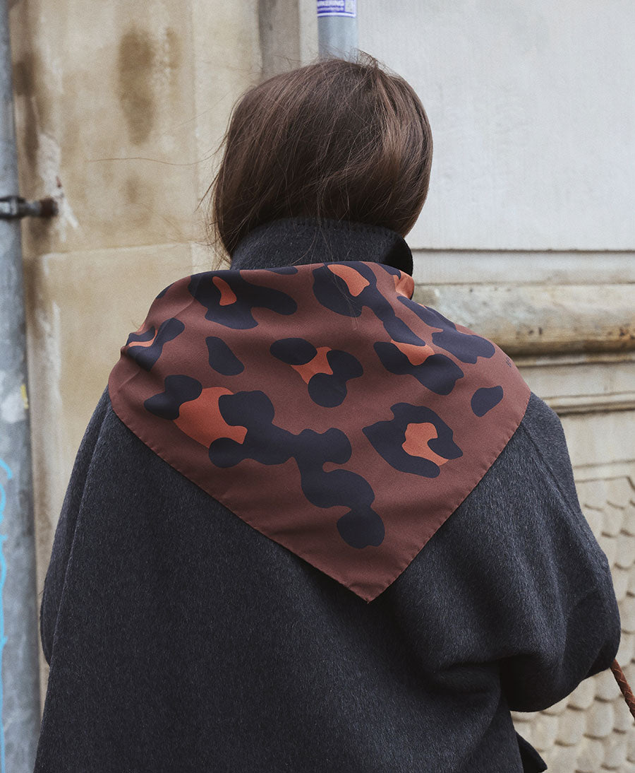 Grosses Seiden-Foulard "Sahara Scarf" - Espresso