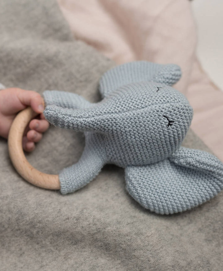 Babyrassel mit Holzring - Elvy der Elefant