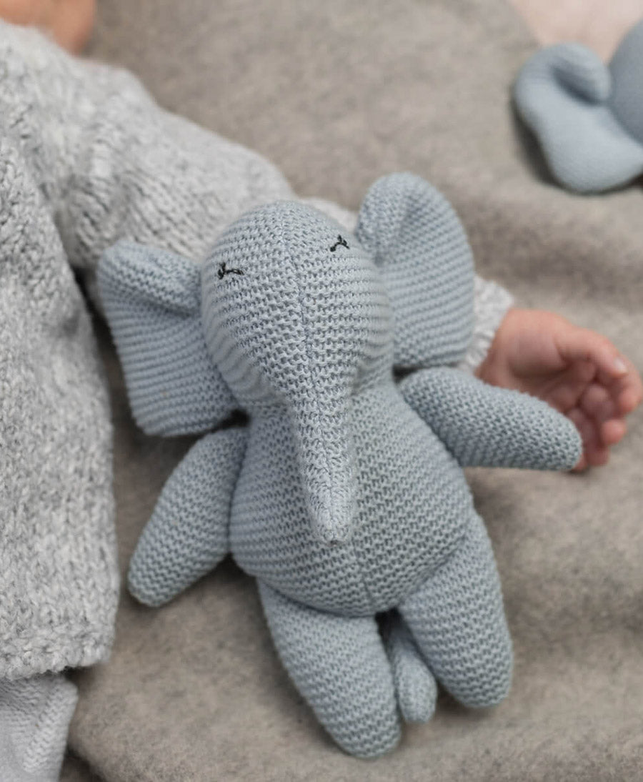 Strick-Kuscheltier - Elvy der Elefant