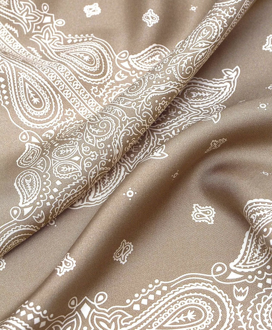 Grosses Seiden-Foulard "Minimal Bandana Silk Scarf" - Taupe