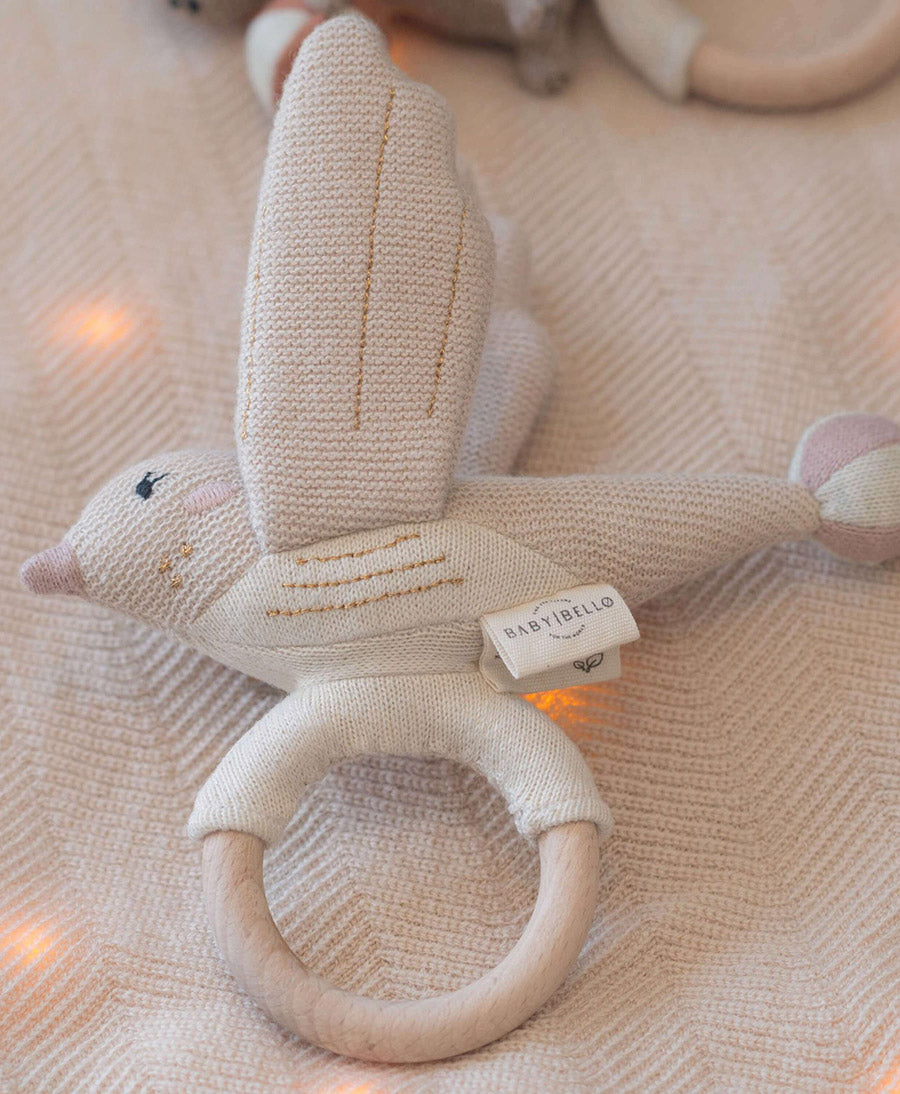 Babyrassel mit Holzring - Sandy der Vogel