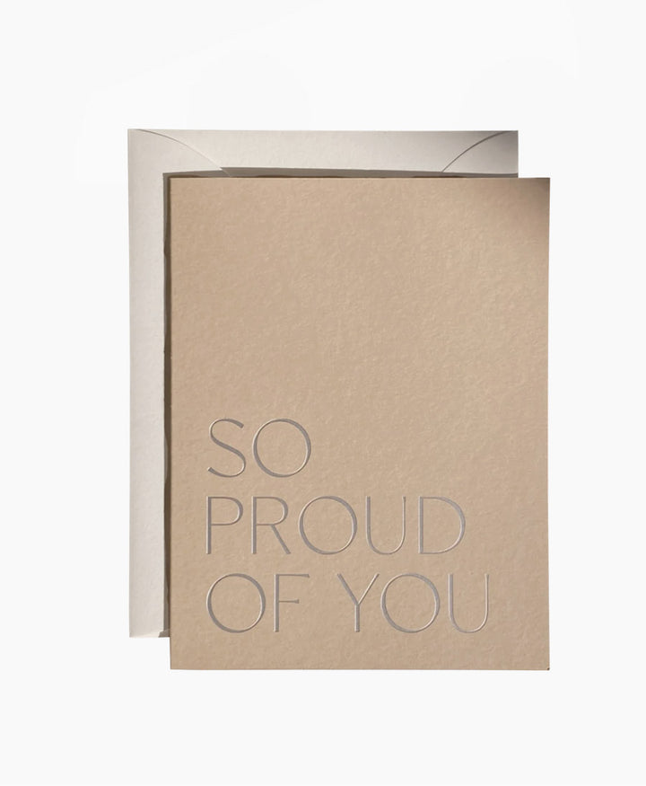 Geprägte Karte mit Couvert "SO PROUD OF YOU" Hellbraun / Silber