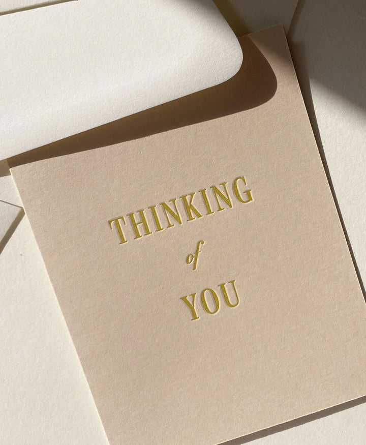 Geprägte Karte mit Couvert "THINKING OF YOU" - Puder