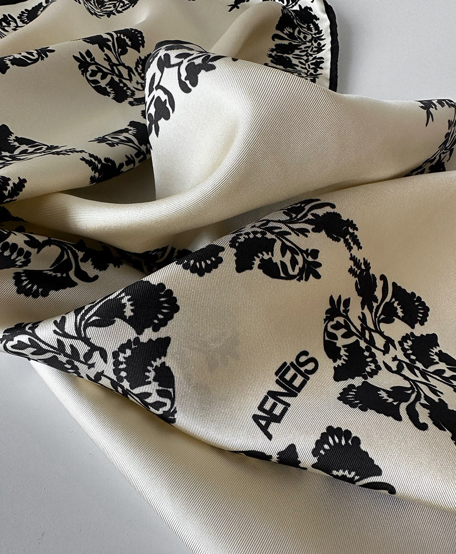 Seiden-Foulard "Lace Tapestry Silk Scarf" - Chalk