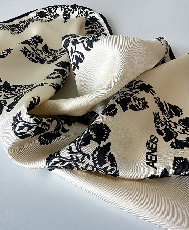 Seiden-Foulard "Lace Tapestry Silk Scarf" - Chalk