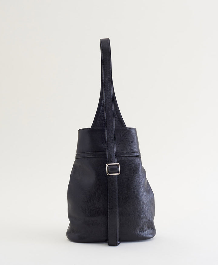 Umhängetasche Sling Bag ARCH - Leder, schwarz