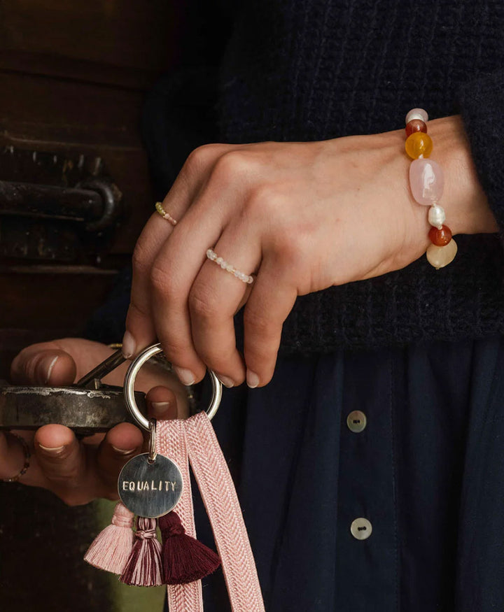 Kurzes Schlüsselband "Zahra Mini" mit silbrigem Karabiner - Rose