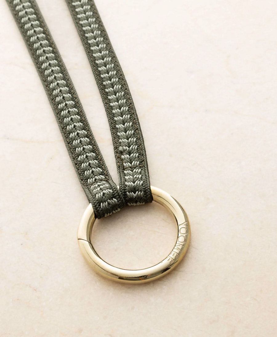 Kurzes Schlüsselband "Zahra Mini" mit vergoldetem Karabiner - Artichoke