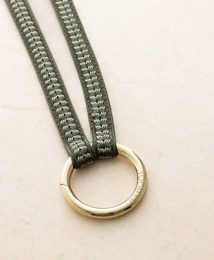 Kurzes Schlüsselband "Zahra Mini" mit vergoldetem Karabiner - Artichoke