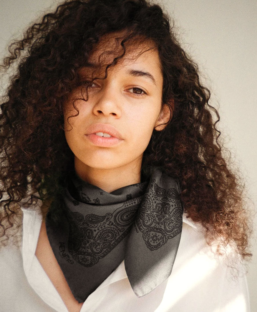 Seiden-Foulard "Minimal Bandana Silk Scarf" - Anthrazit