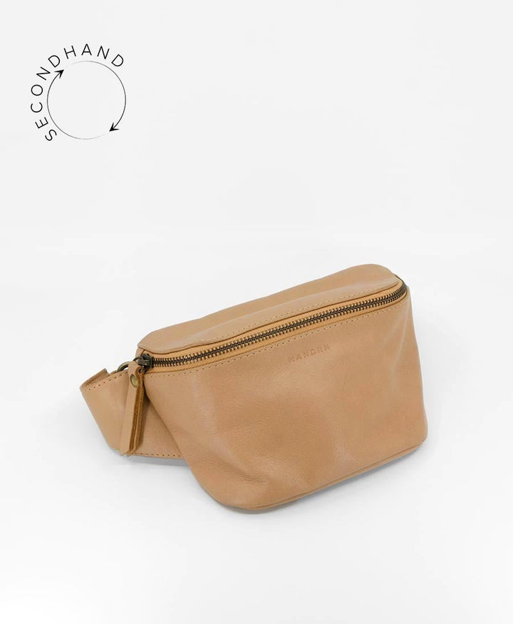 Bauchtasche aus Leder - Remy Sand - Secondhand - MANDRN - clomes