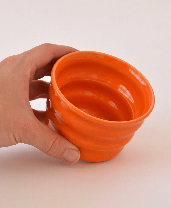 Becher aus Keramik - Ripple Beaker Orange - Florence Mytum - clomes