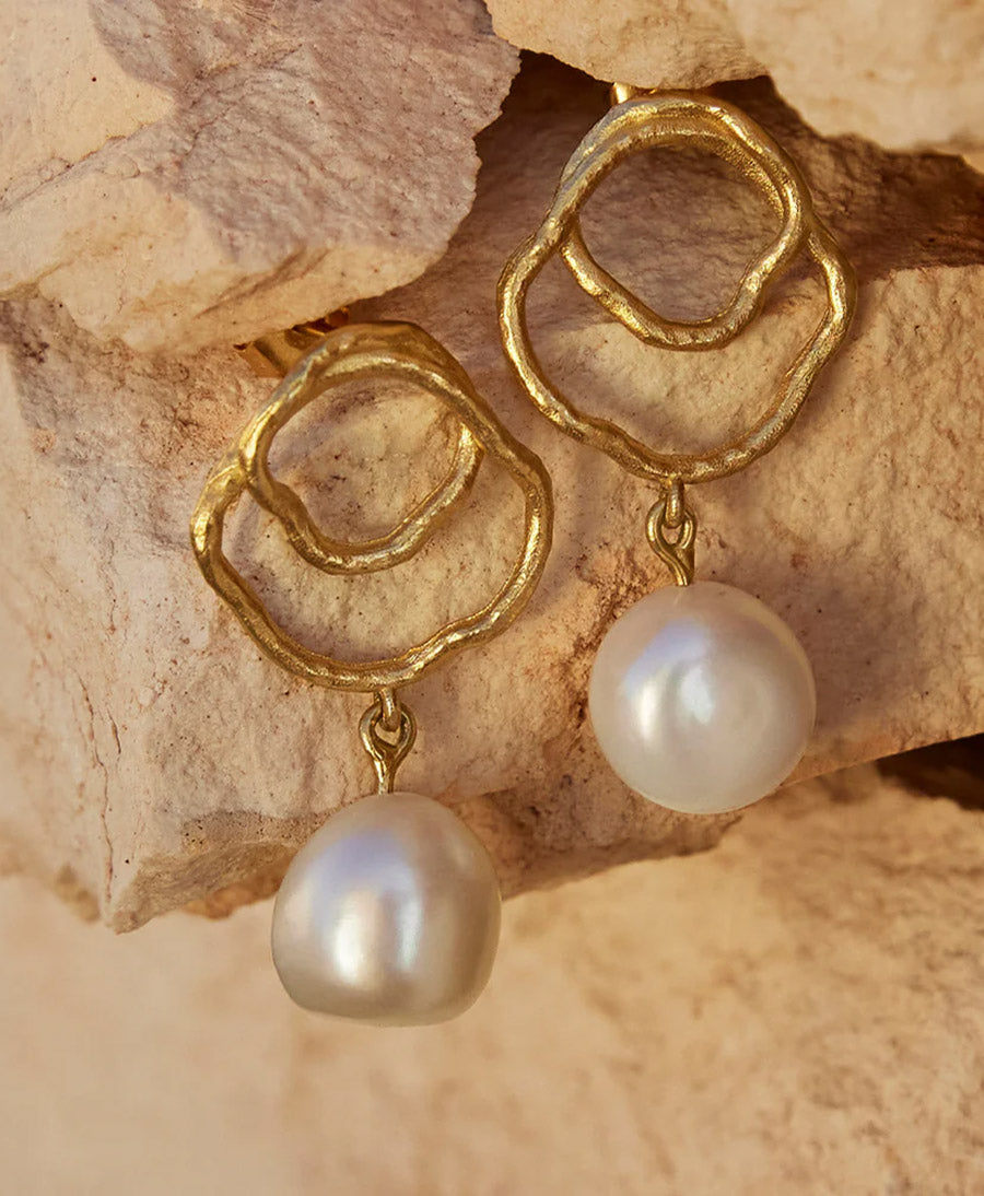 Celaphine Ohrringe mit Perle vergoldet