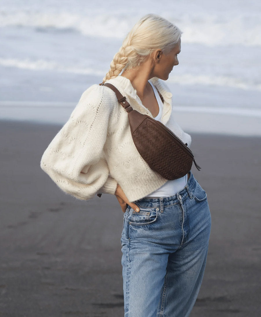 Bauchtasche aus gewebtem Leder - Woven Atlas Saddle