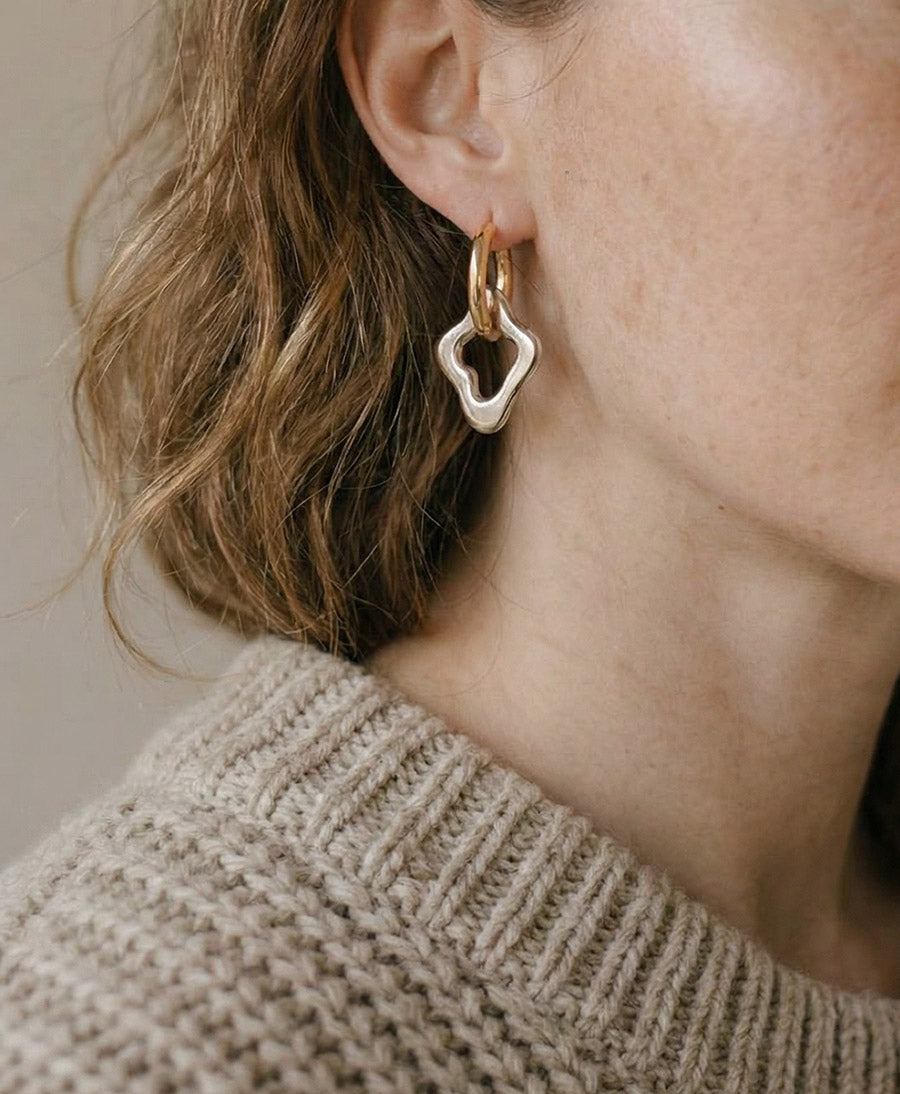 Organisch geformte Anhänger für Creolen aus Acetat - Champagner