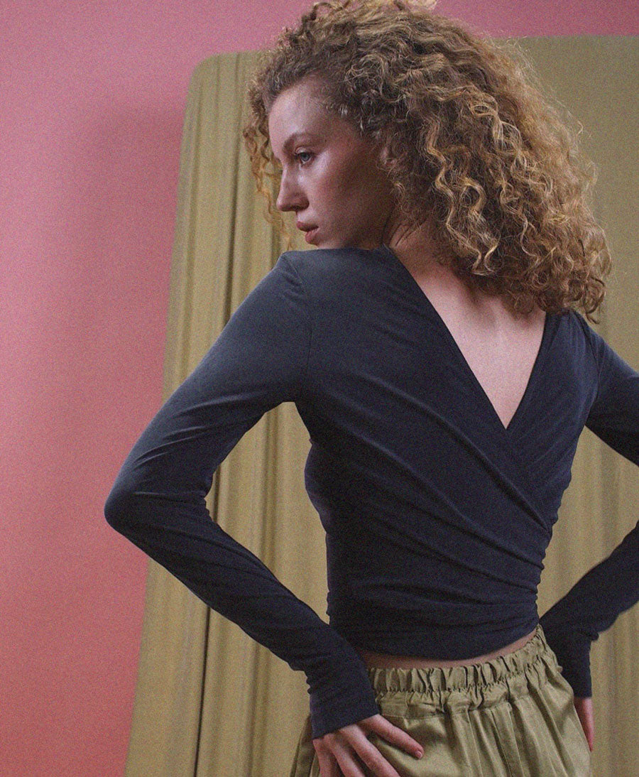 Wickeltop / Wrap Top aus Cupro Jersey - Anthrazit