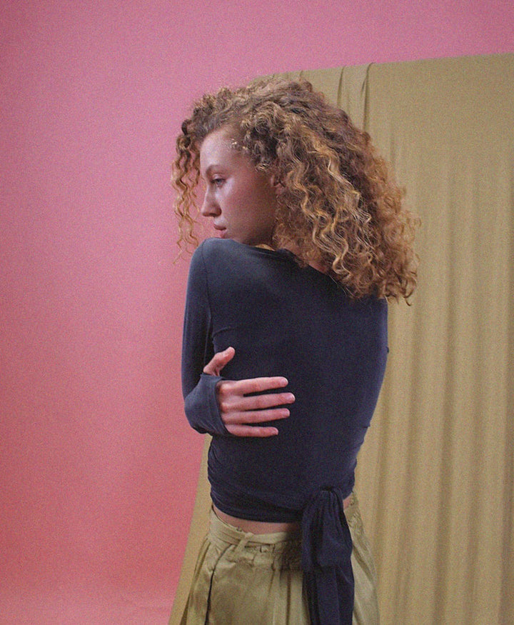 Wickeltop / Wrap Top aus Cupro Jersey - Anthrazit