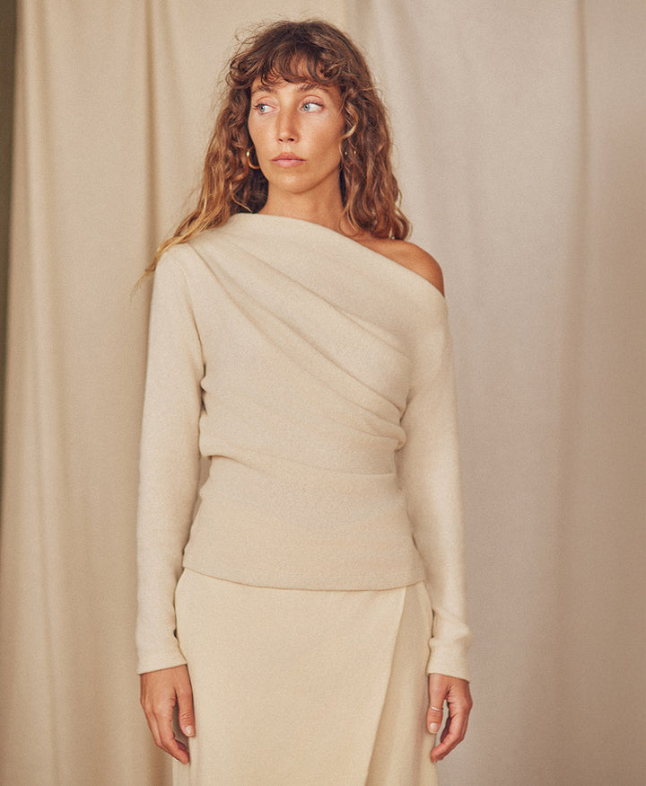 Drape Top / Oberteil mit drapiertem Ausschnitt - Creme