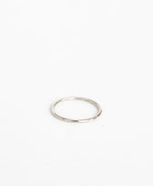 ESSENTIALS Thin Ring V Design Lab in Weissgold vergoldet
