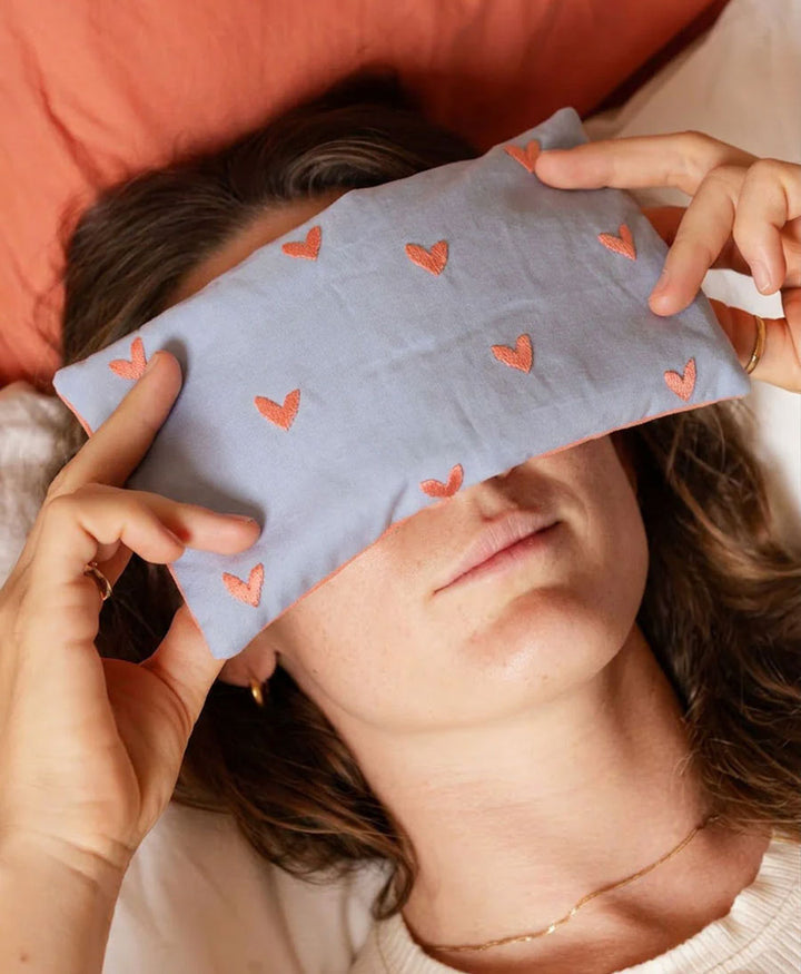 Augenkissen "Eye Pillow RAHA Hearts" - Hellblau/Coral