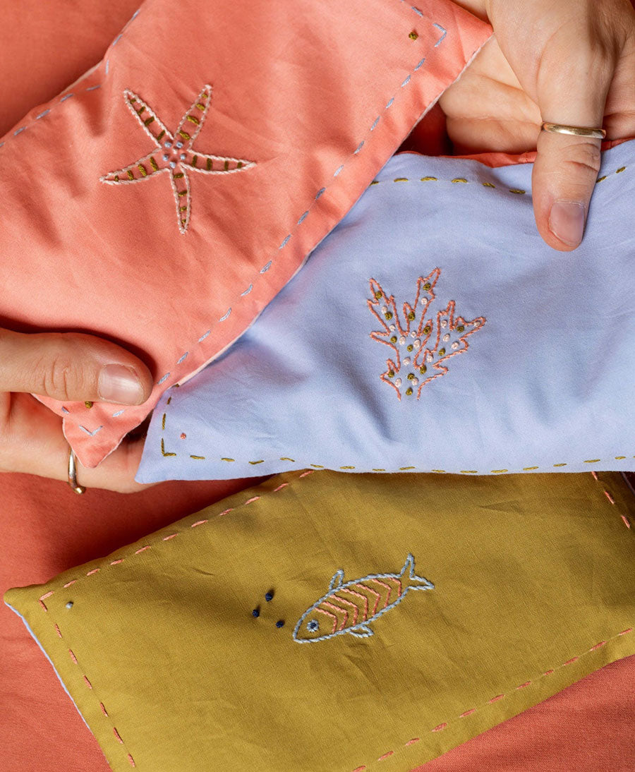 Augenkissen "Eye Pillow RAHA Embroidery Coral" - Hellblau