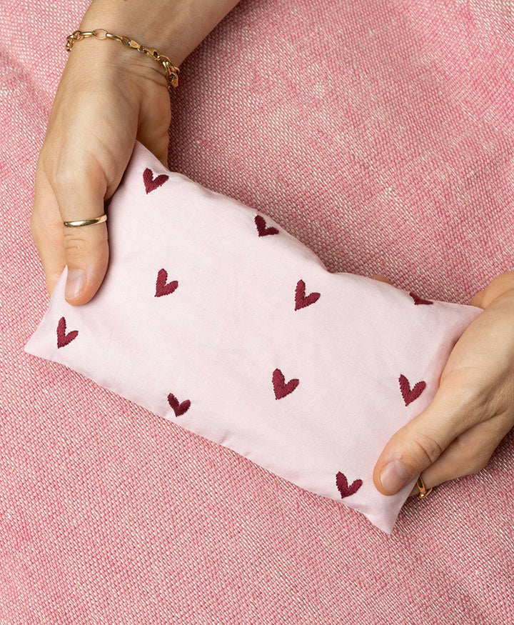 Augenkissen "Eye Pillow RAHA Hearts" - Rosa/Bordeaux