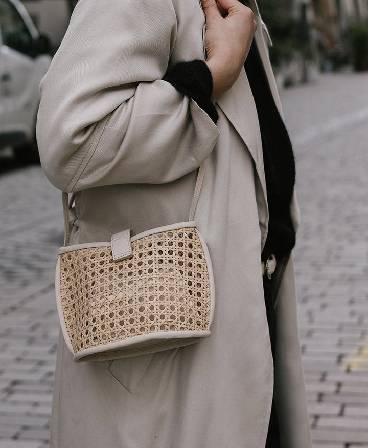 Gewebte Umhängetasche "PAOLA" - Cream - Rattan und Leder - BEMBIEN - clomes