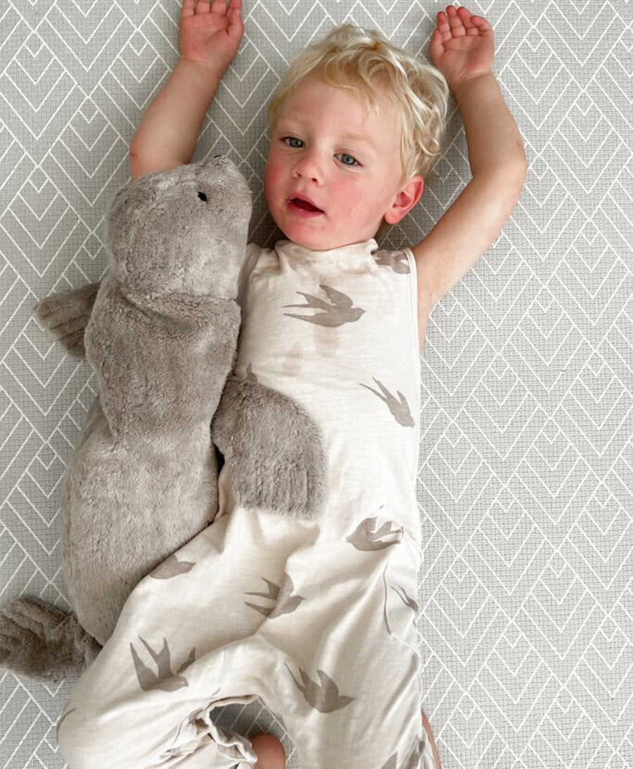 Robbe (gross) Kuscheltier & Wärmekissen - grau