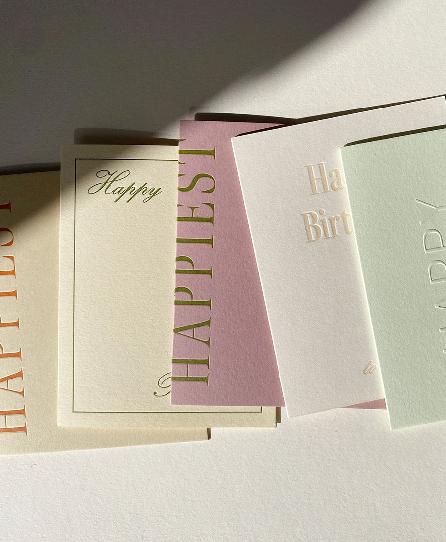 Geprägte Karte mit Couvert "HAPPIEST BIRTHDAY" Lila