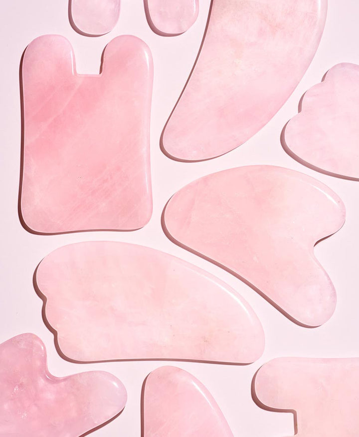 Gua Sha Tool aus Rosenquarz - Herbivore Botanicals - clomes