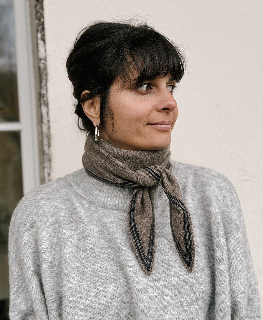 Kleiner Gestrickter Schal / Foulard aus Kaschmir - Braun / Blau