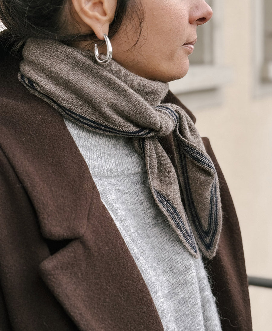 Kleiner Gestrickter Schal / Foulard aus Kaschmir - Braun / Blau