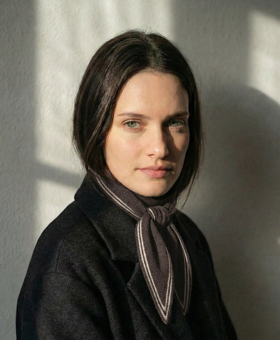 Kleiner Gestrickter Schal / Foulard aus Kaschmir - Dunkelbraun / Weiss