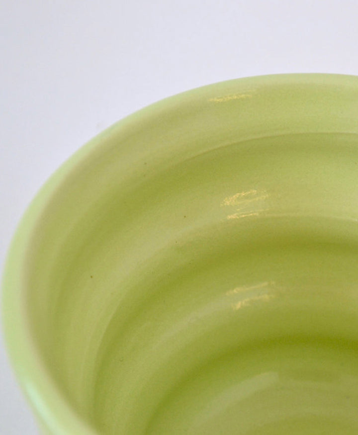 Becher aus Keramik - Ripple Beaker Hellgrün