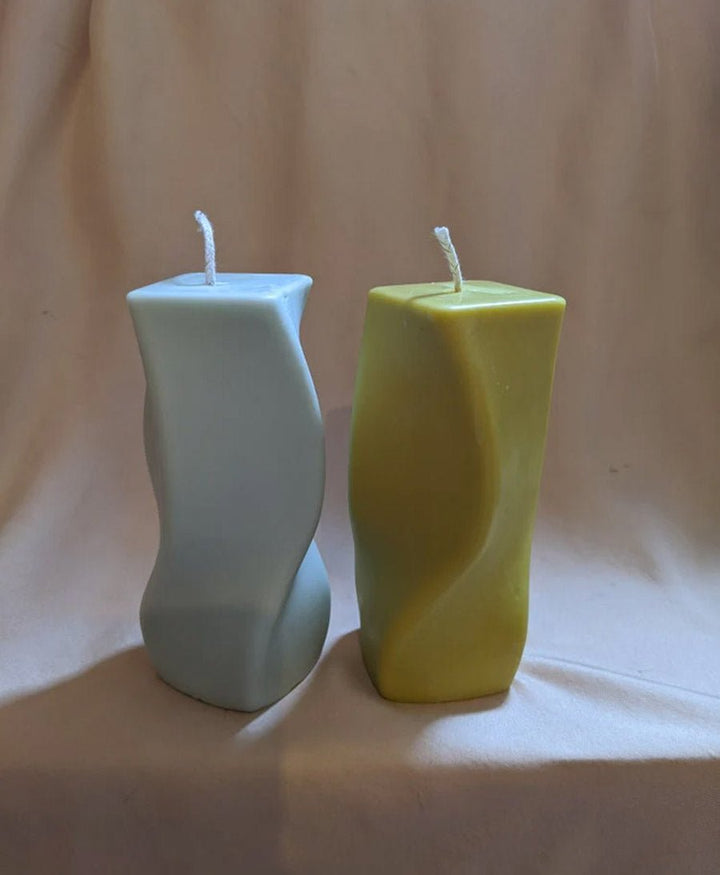 Kerze Swirl Pillar - Blau - Esh Candle - clomes