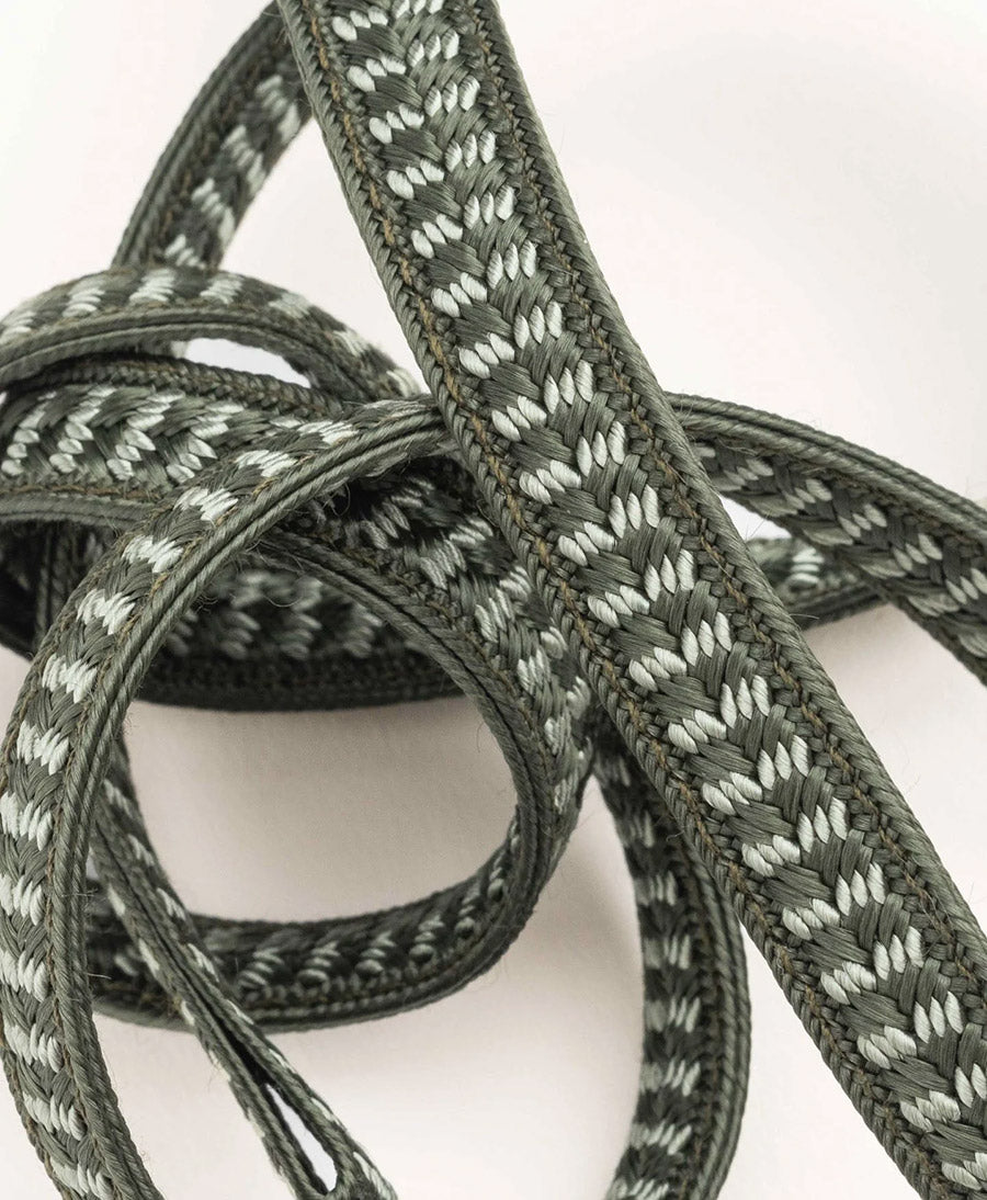 Kurzes Schlüsselband "Zahra Mini" mit silbrigem Karabiner - Artichoke