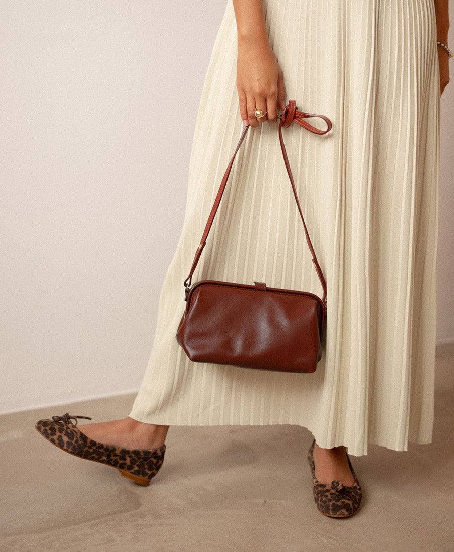 Umhängetasche aus Leder "Rofe M" - Chestnut