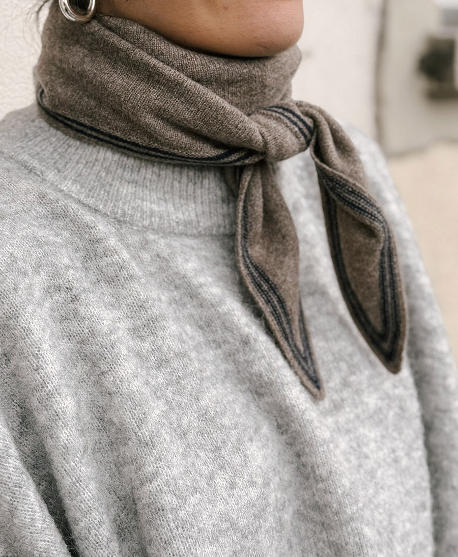 Kleiner Gestrickter Schal / Foulard aus Kaschmir - Braun / Blau