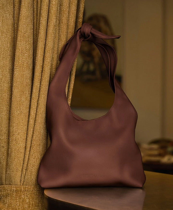 Knot Bag aus Leder NAIMA - Dunkelbraun