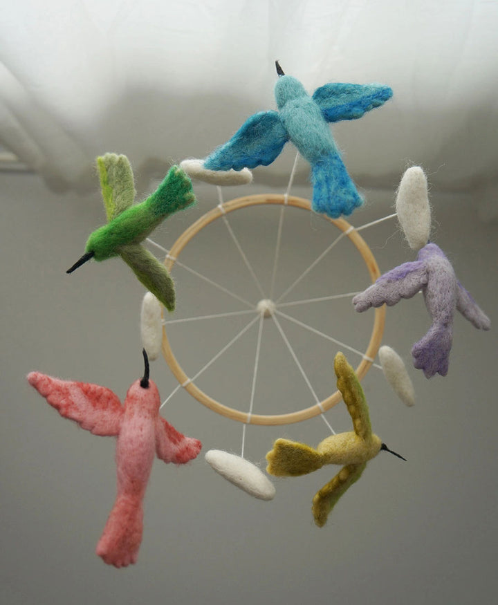 Baby Mobile aus Filz - Kolibri