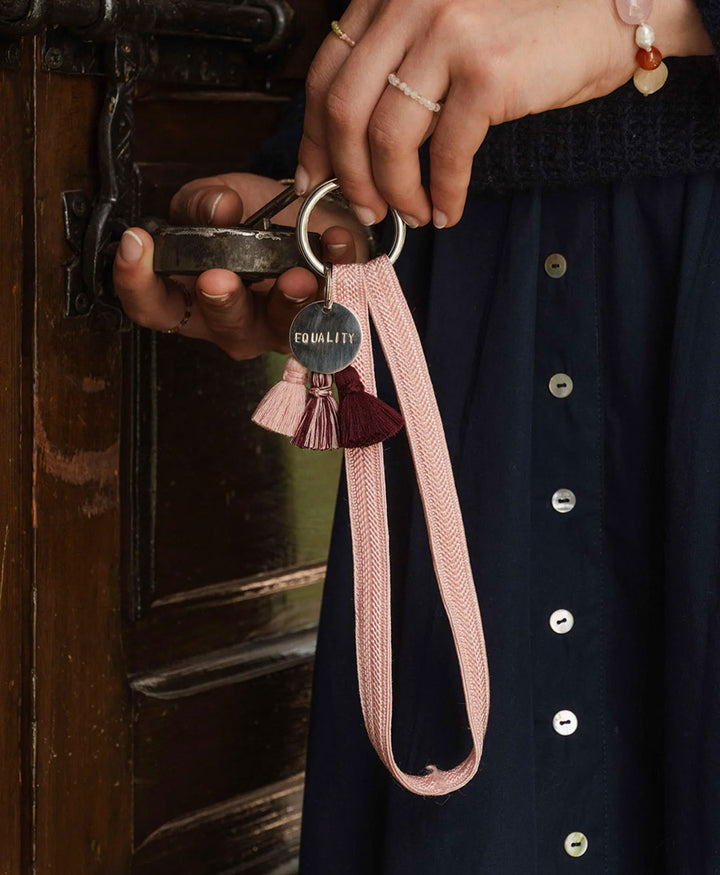 Kurzes Schlüsselband "Zahra Mini" mit silbrigem Karabiner - Rose