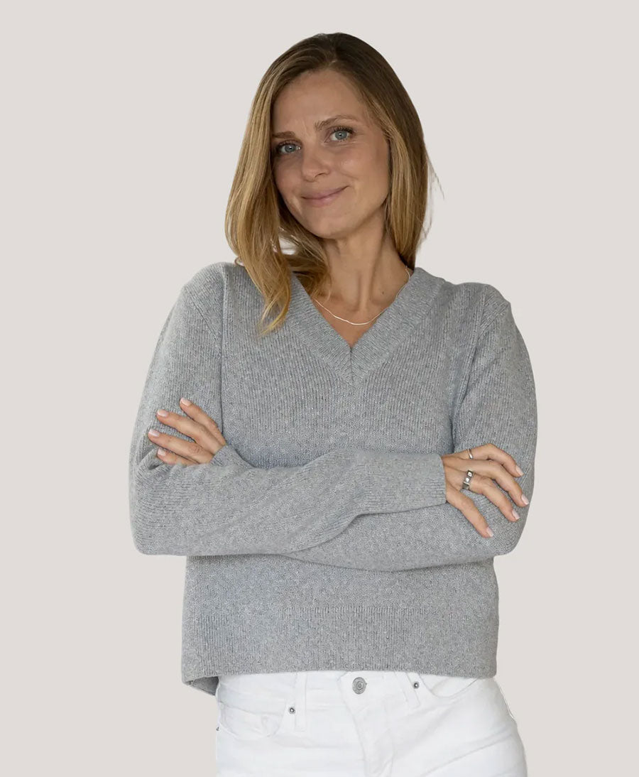 Strickpullover - Lola V-Neck Sweater - Hellgrau