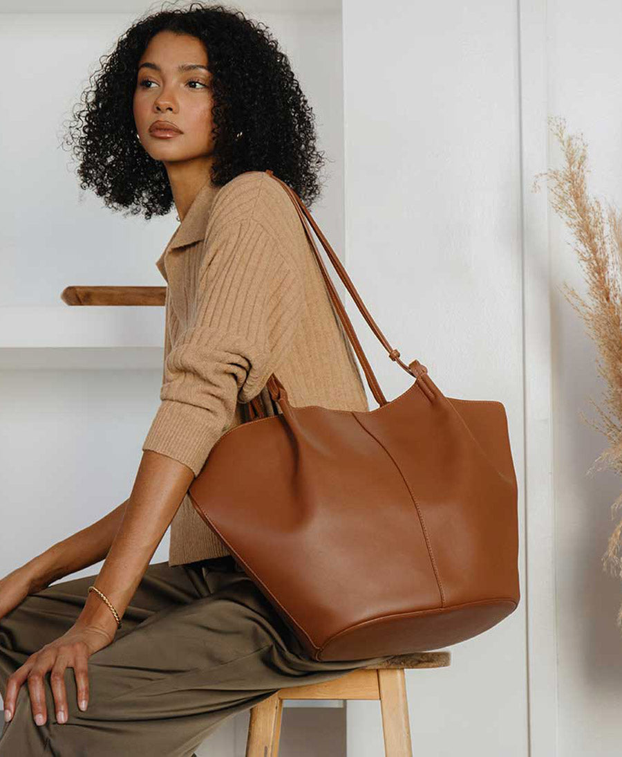 Schultertasche LYDIA aus veganem Leder - Braun