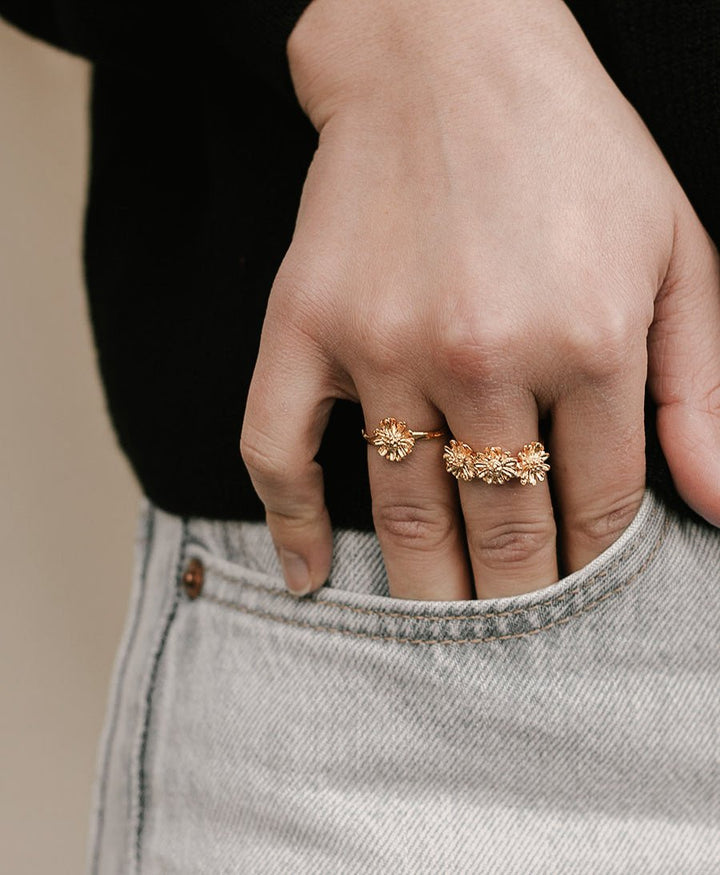 Marguerite Solitaire Ring vergoldet - verstellbar - Elise Tsikis - clomes