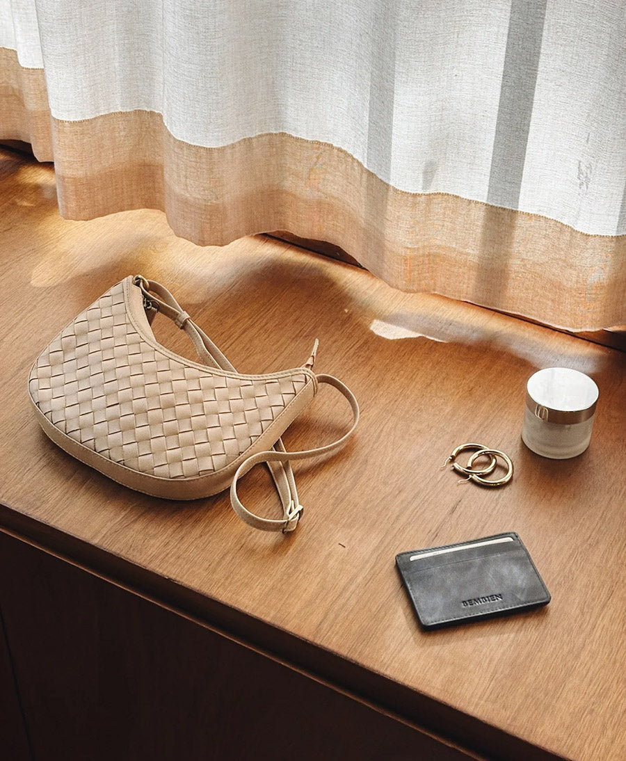 Gewebte Umhängetasche "Mini Sling" - Carré Weave Caramel