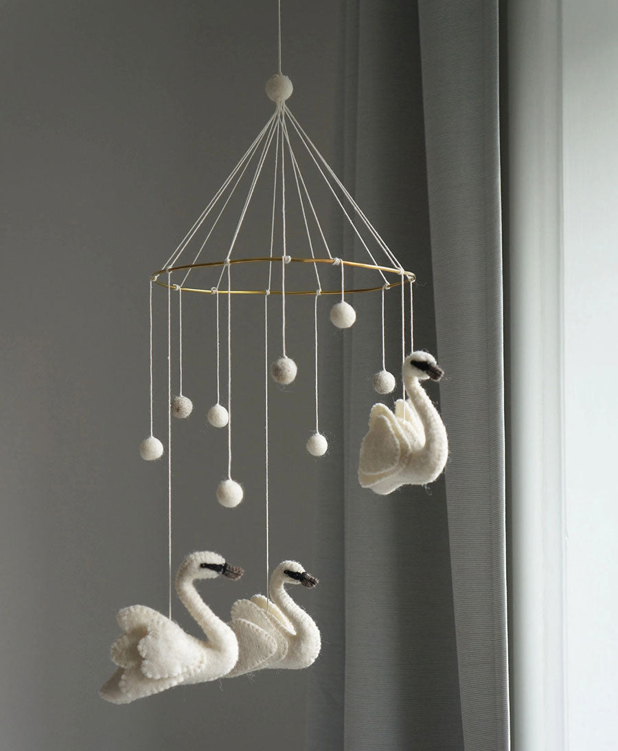 Baby Mobile aus Filz - Schwäne