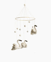 Baby Mobile aus Filz Gamcha in Schwäne