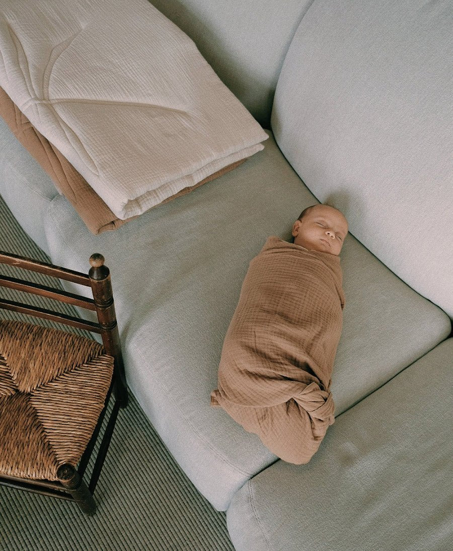 Nuschi / Besticktes Mulltuch XL - Solange Swaddle - Gold Beige - Jeanne Le Studio - clomes