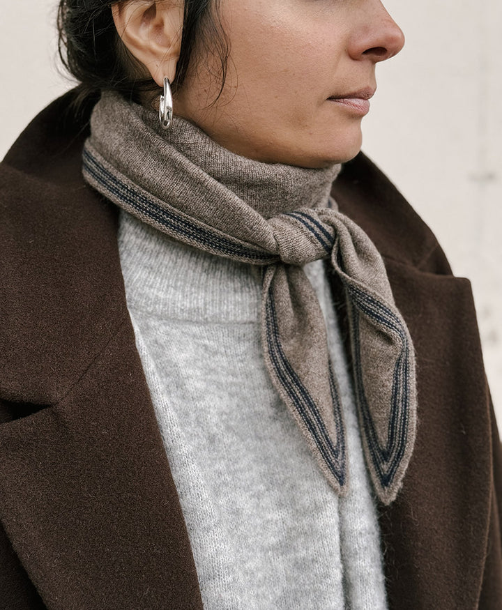 Kleiner Gestrickter Schal / Foulard aus Kaschmir - Braun / Blau