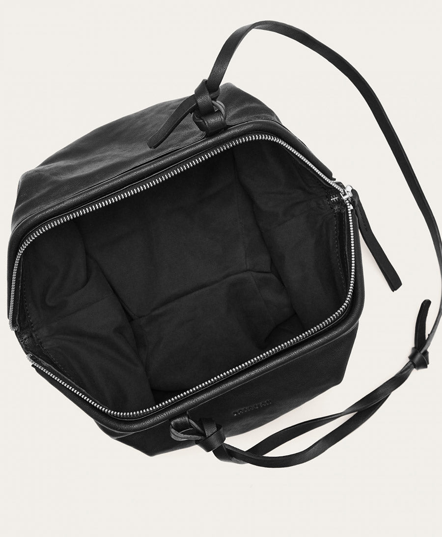 Umhängetasche aus Leder "Plis Bag M" - Schwarz